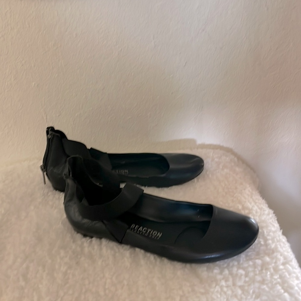 6.5 Kenneth Cole Reaction black leather ankle strap ballet flats,great cond!💕